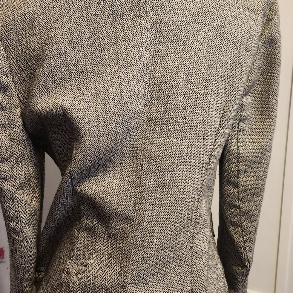 Clothes - Picture 3 of 4